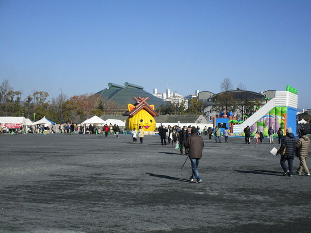 フェスタの遊具_旧広島市民球場跡地