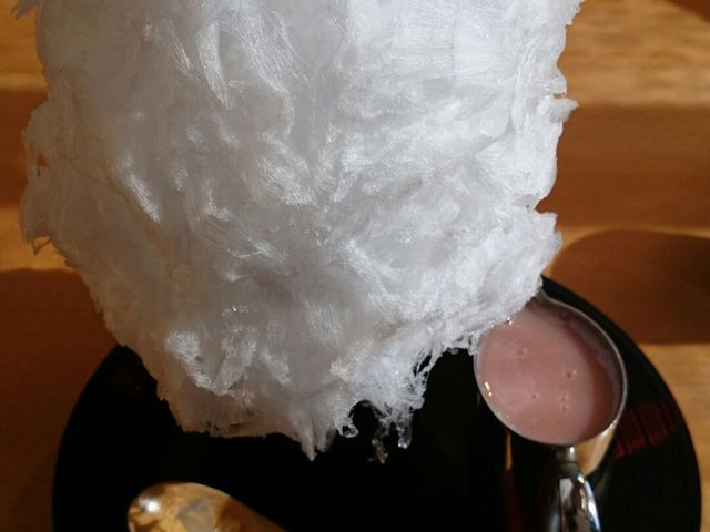 かき氷「乙女の苺みるく」_天然氷蔵元 阿左美 宝登山道店