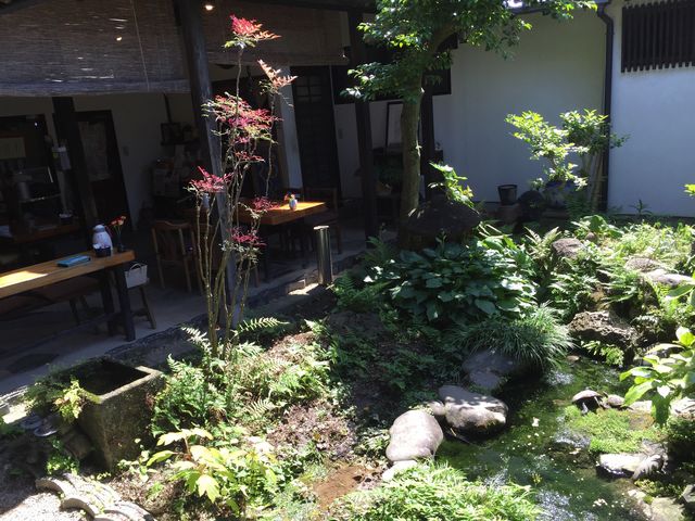 雰囲気のいい池_猪原金物店/茶房&ギャラリー 速魚川