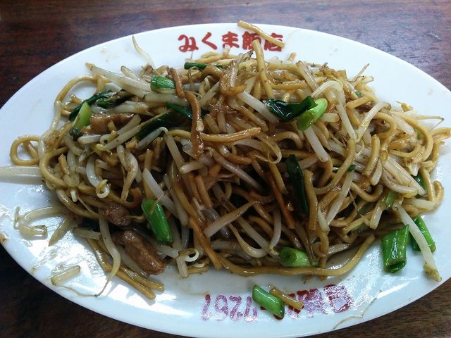もやしが多く、ネギと豚肉が入っています_みくま飯店