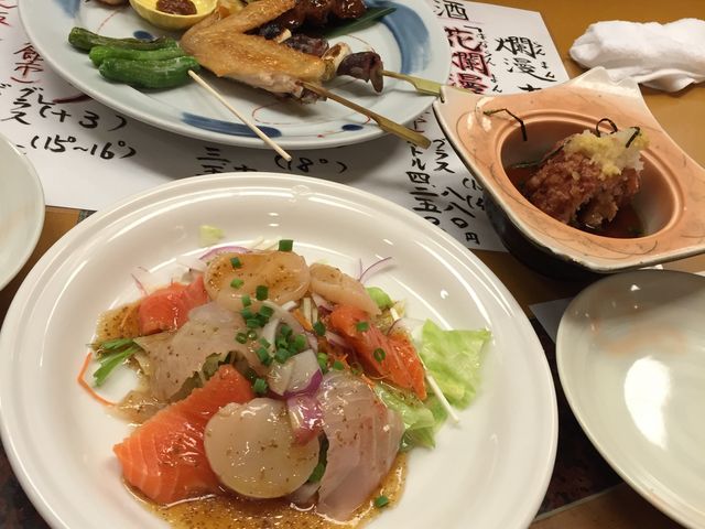 海鮮サラダと串焼きの盛合せ。_酒季亭 比内や