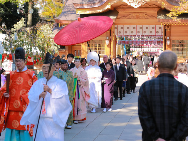 休日には結婚式をよく見かけます。
私もその一人になりました。_大國魂神社