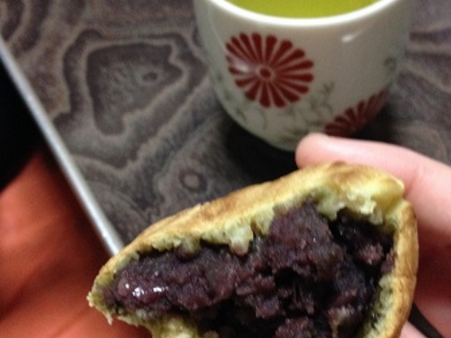 ※饅頭は食べかけではなく割りました・・・(笑)。_藤掛屋