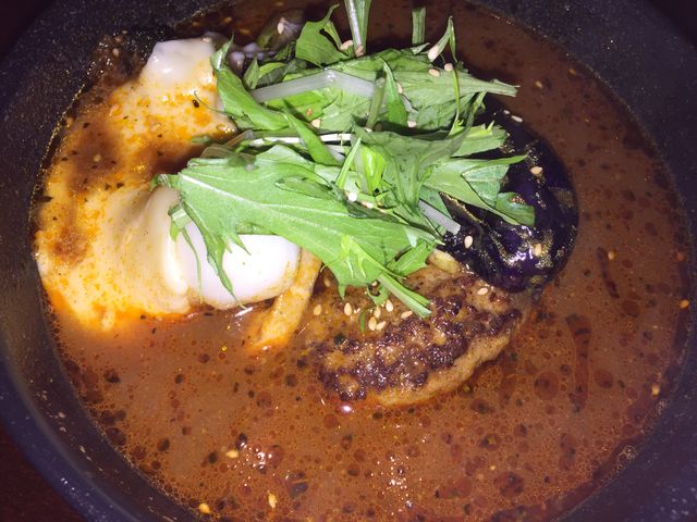 ハンバーグカレーにチーズのトッピング_スープカレー hirihiri 2号