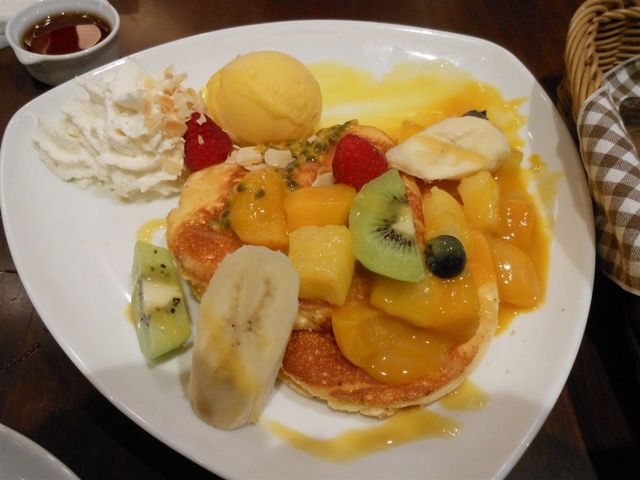 「トロピカル・パンケーキ ア・ラ・メゾン」
_カフェ・タナカ本店