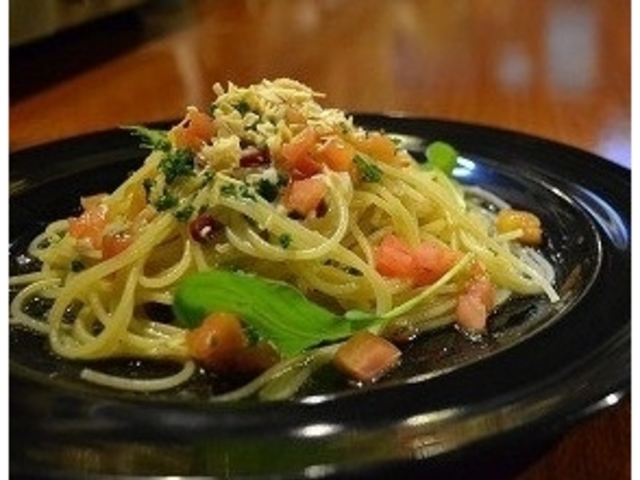 パスタをパチリ!他に、サラダ、ピッツア、が一皿ずつとスープ、コーヒーがついて\1000です。_上天草市海岸