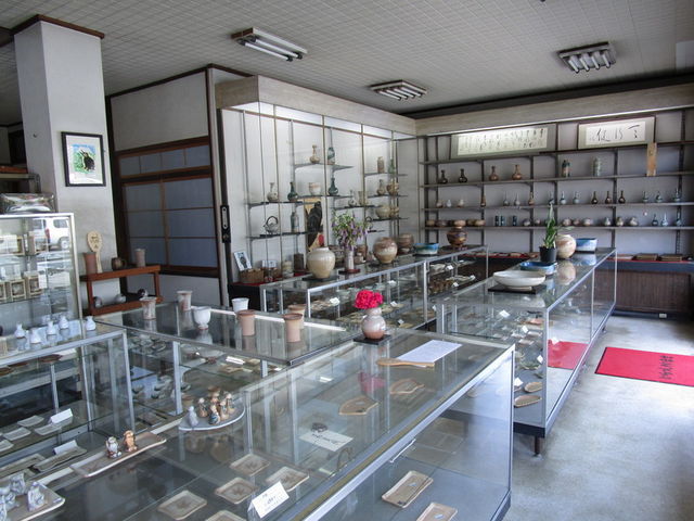 店内_川原厳栄堂