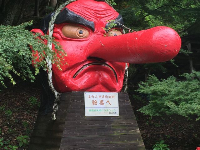 鞍馬駅を降りると天狗がお出迎え_鞍馬寺