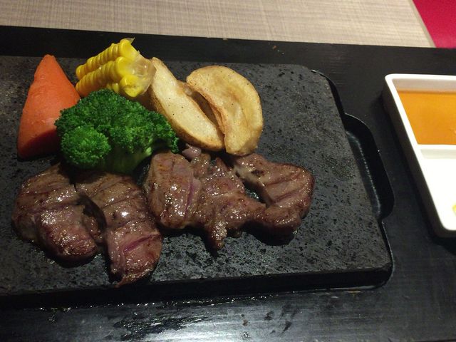牛タン(ハーフサイズ)_クワトロ ナポリ 鹿児島中央駅店