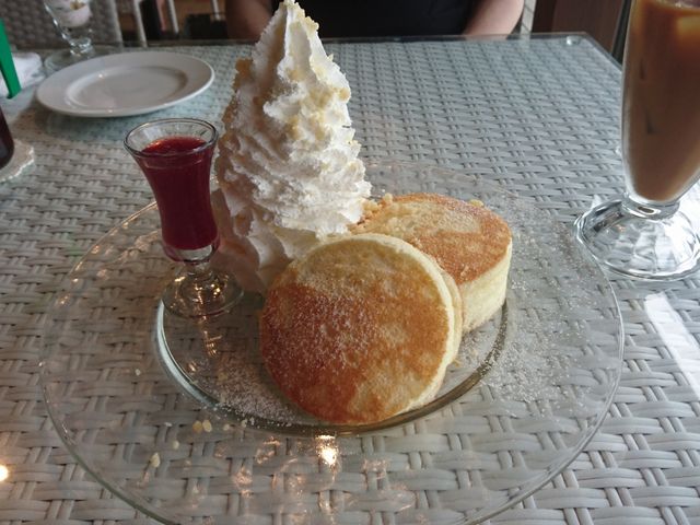 パンケーキいちごソース_ホナカフェ Hona Cafe 糸島 Beach Resort ビーチリゾート
