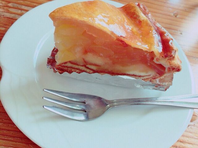りんごたっぷりのアップルパイ_お菓子の森くぎの