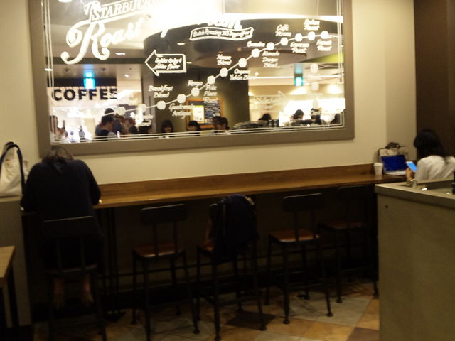 カウンター席_スターバックス・コーヒー 広島駅アッセ店