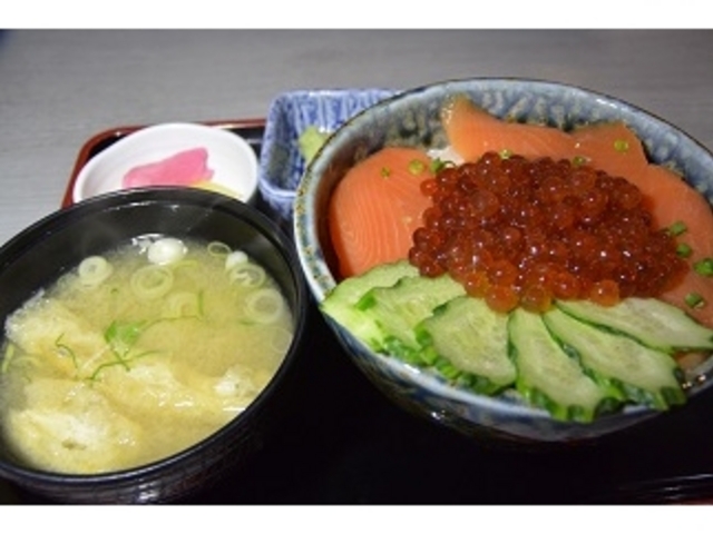 鮭親子丼_道の駅 むかわ四季の館