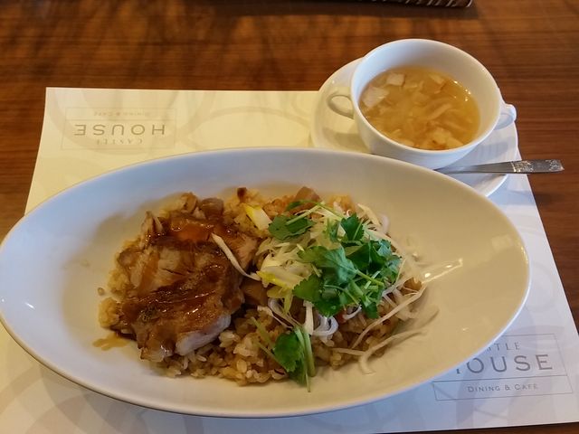 豚肩ロースと根菜のピラフ_ダイニングレストラン ザ・キャッスル