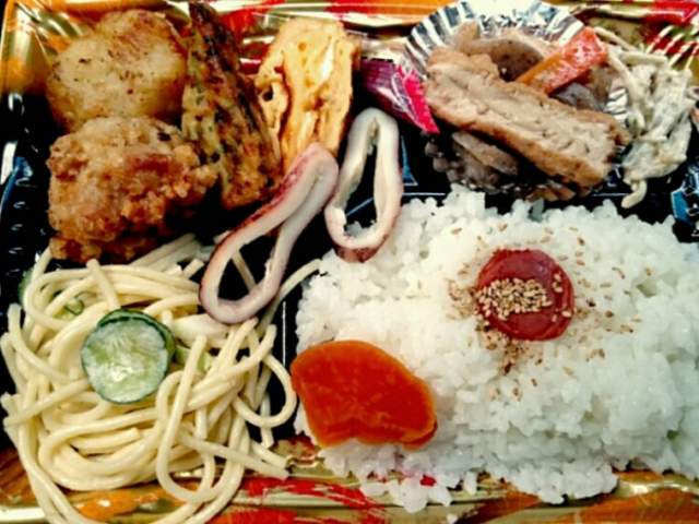 日替わり弁当490円(みそ汁付)_かもがわ