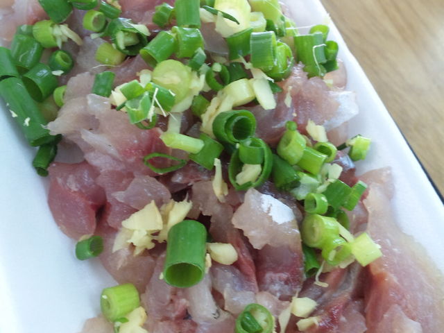 刺し身/あじたたき・320円_はまや