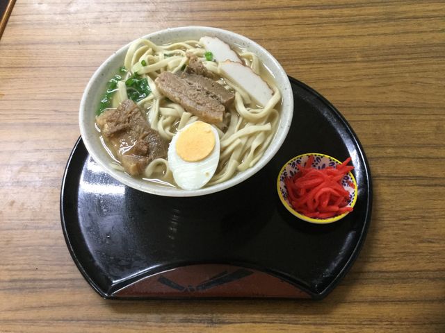 沖縄そば(逆さまです)_マルトミ食堂