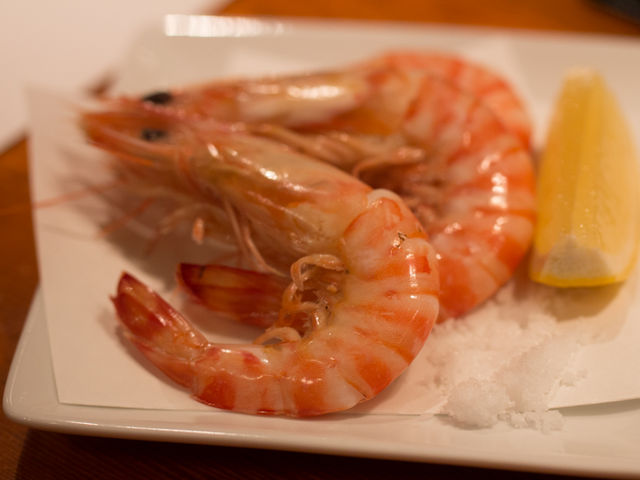 素材を活かす食べ方も(海老)_DARUMA だるま 大森
