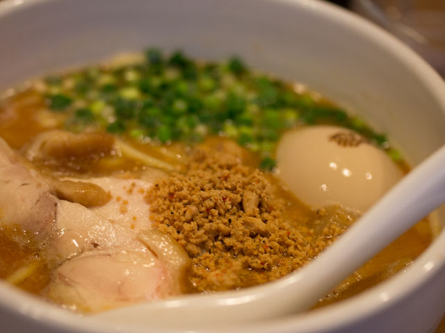 赤鶏740円+味玉_鶏の穴