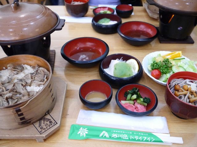 食事_谷川岳ドライブイン お菓子の家
