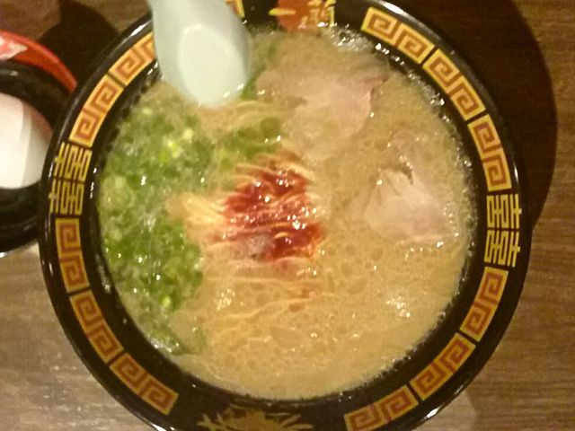 辛みは控え目。あとはガッツリ♪玉子も付けて。_一蘭 那の川店