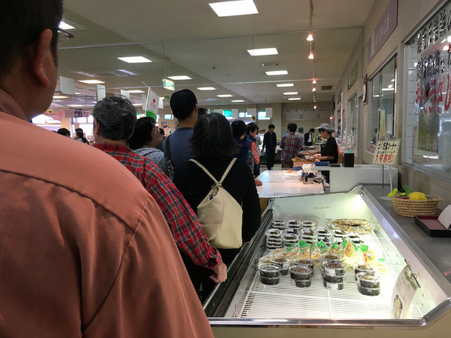はんぺんの行列11時ごろ_道の駅 みくに