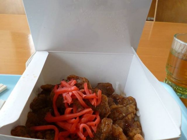 fried lamb rice with red ginger slice_旭山動物園 あざらし館ファーストフード