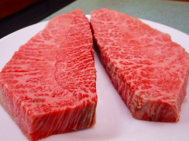 見事なサシです_喜らくホルモン店
