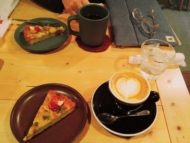 美味しいカプチーノとタルト_branch