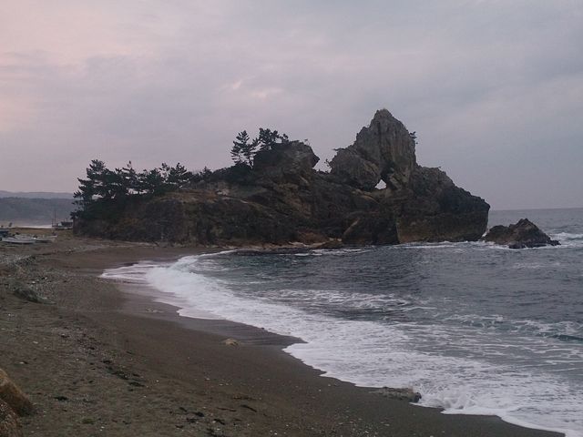 曽々木海岸、窓岩。_窓岩