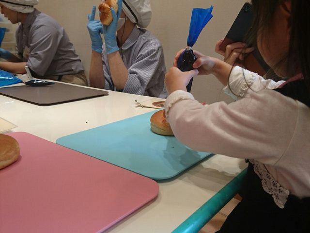 パン作り中_ジャムおじさんのパン工場 名古屋店