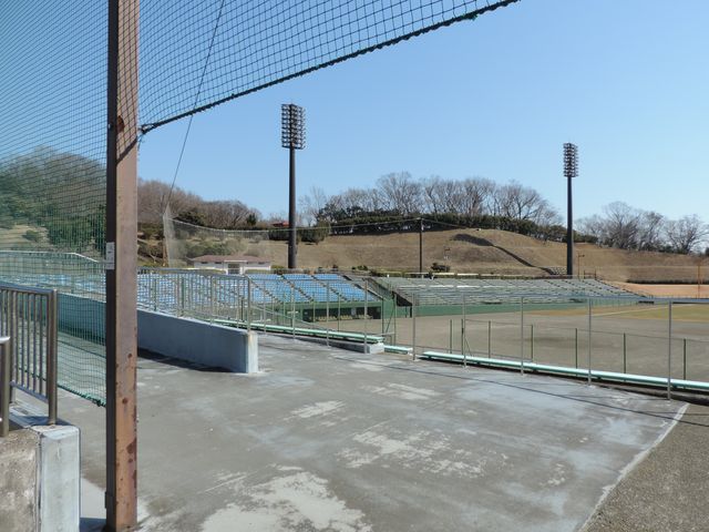 公園内にあるいせはらサンシャインスタジアム(伊勢原球場)_伊勢原市総合運動公園