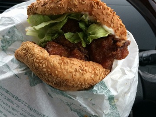 チャイニーズチキンバーガー_ラッキーピエロ 人見店