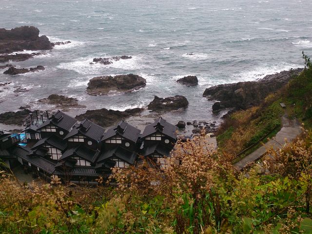 眼下に葭ケ浦温泉ランプの宿。_金剛崎