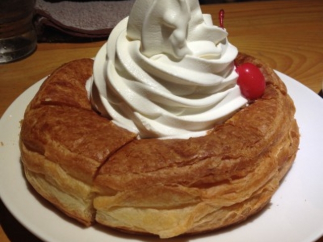 コメダ定番シュロノワ。熱いパン生地にアイスクリームの素朴な品_コメダ珈琲店 半田亀崎店