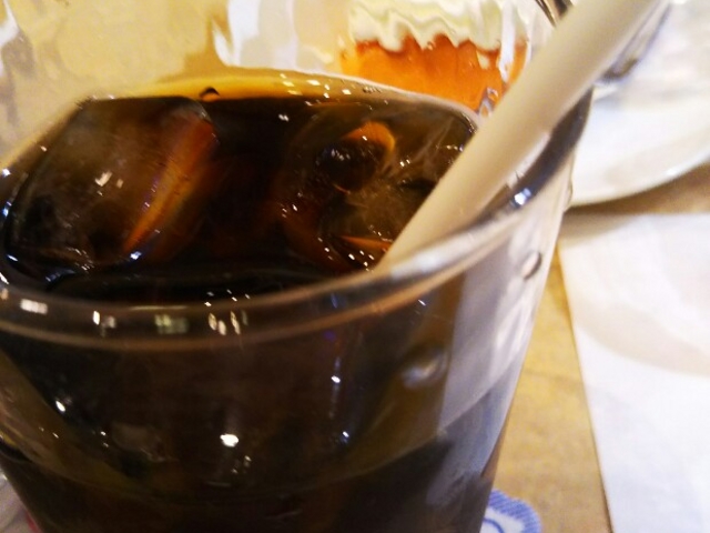 ドリンクとケーキ_ティールームアポロ