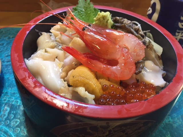 磯丼です!!
ウニは地物ではありません。_新家寿司