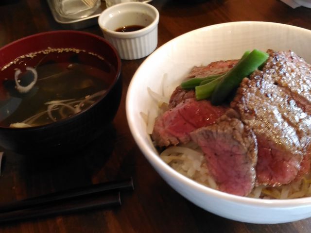 名物ステーキ丼_東京ステーキ丼ガブス