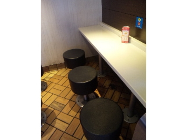 カウンター席_マクドナルド静岡呉服町店