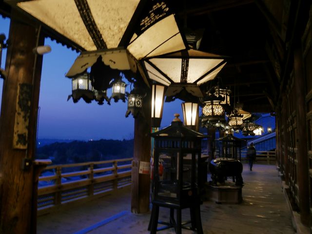灯りがいい雰囲気_東大寺二月堂
