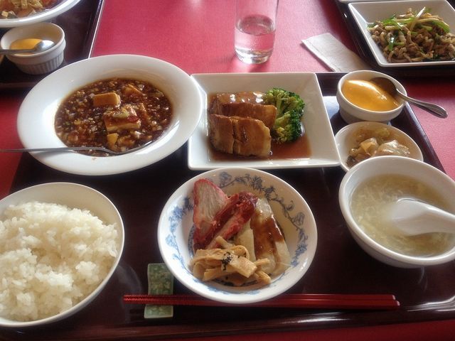 ランチ(メイン:麻婆豆腐と角煮)_レストラン ぎんが