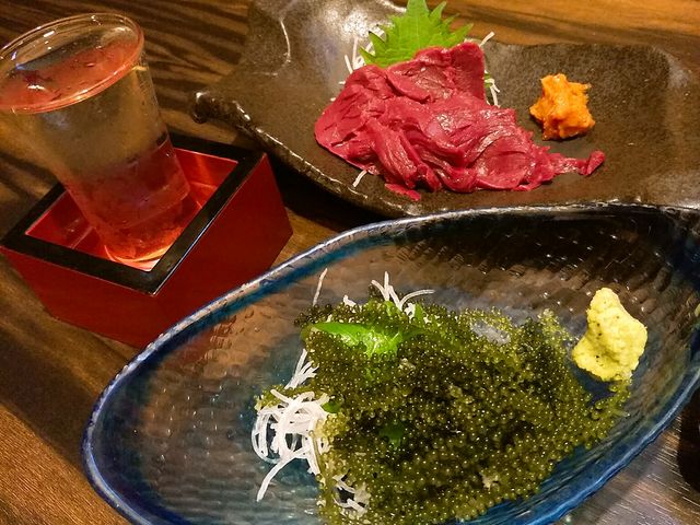 海ぶどうと馬刺し
もちろん日本酒で_とんかつ星将