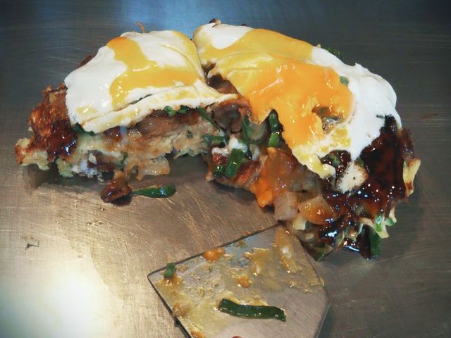 すじネギの断面。牛スジ煮がゴロゴロ入ってます。キャベツの食感も美味しくてヘルシーです。_たけくらべ