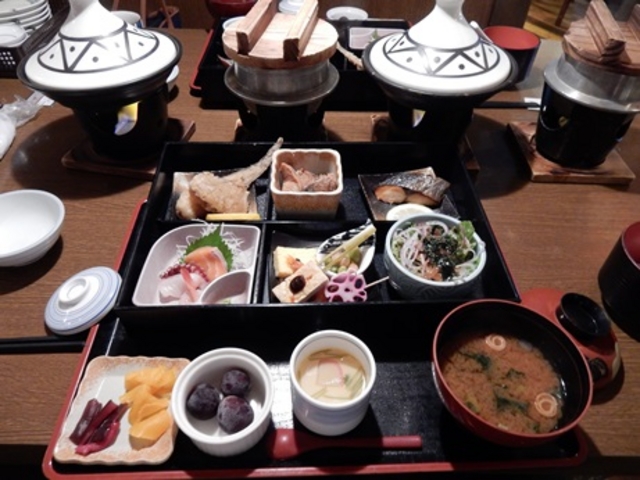 限定20食の「にぎわい膳」_まるい家