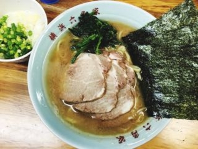 チャーシューもトロトロです_六角家 六角橋本店