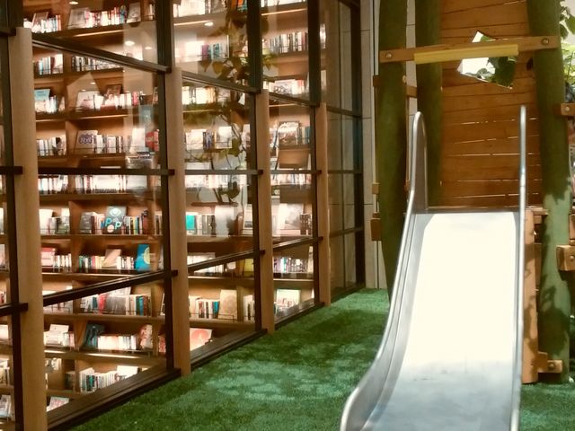 ボーネルンド横の滑り台_LECT(レクト)