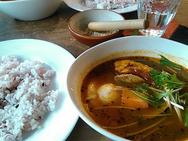 具だくさんのスープカレー_カフェ・れら