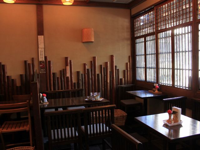 店内も渋い_茶院 葉名木