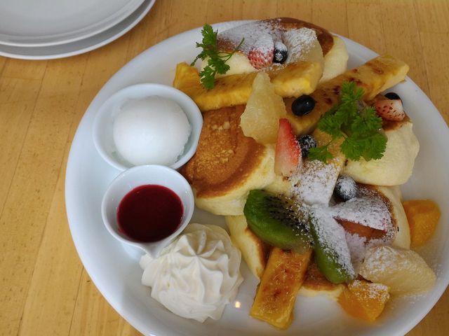 フルーツ、カタラナーパンケーキ_Doremo LeTAO