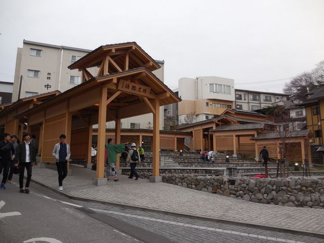 木回廊_湯路広場